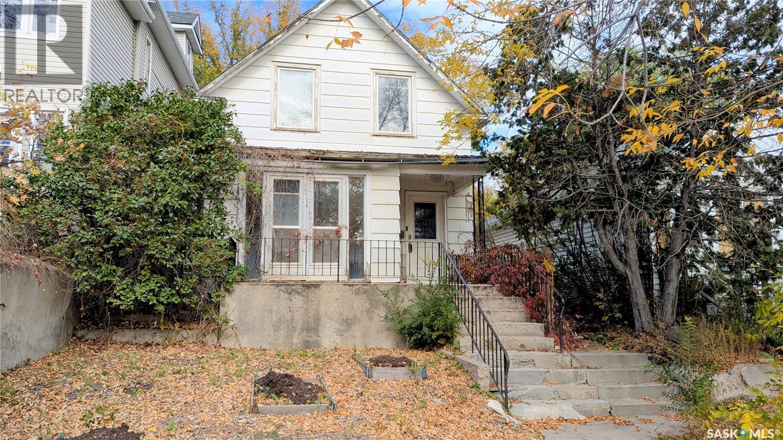 404 25 Street West, Saskatoon, SK S7L 0C8