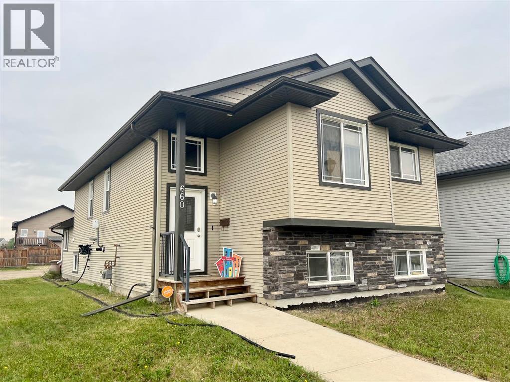 660 Red Oak Close, Springbrook, AB T4S 0B5