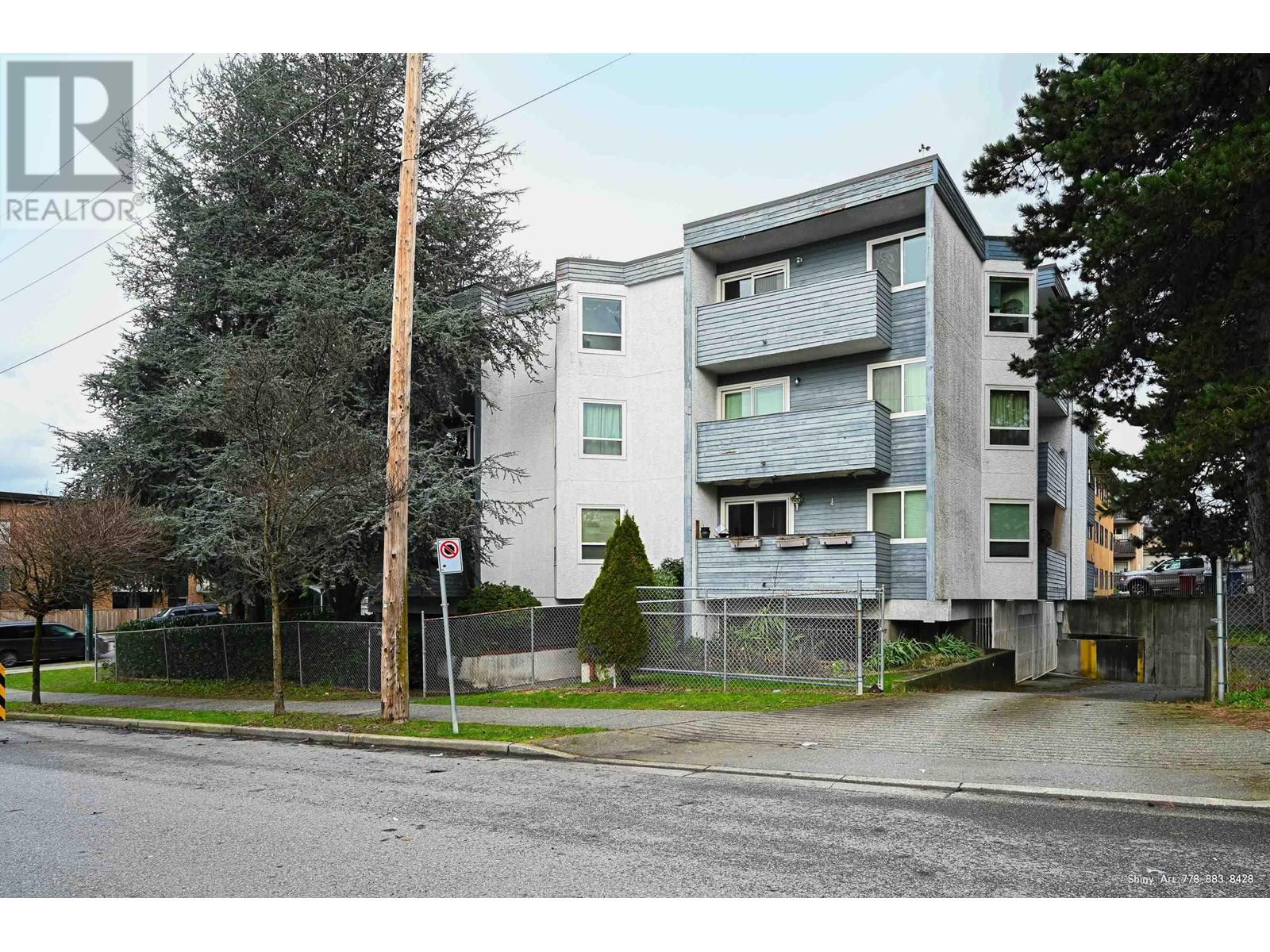 16 Lakewood Drive Unit 406, Vancouver, BC V5L 4L1
