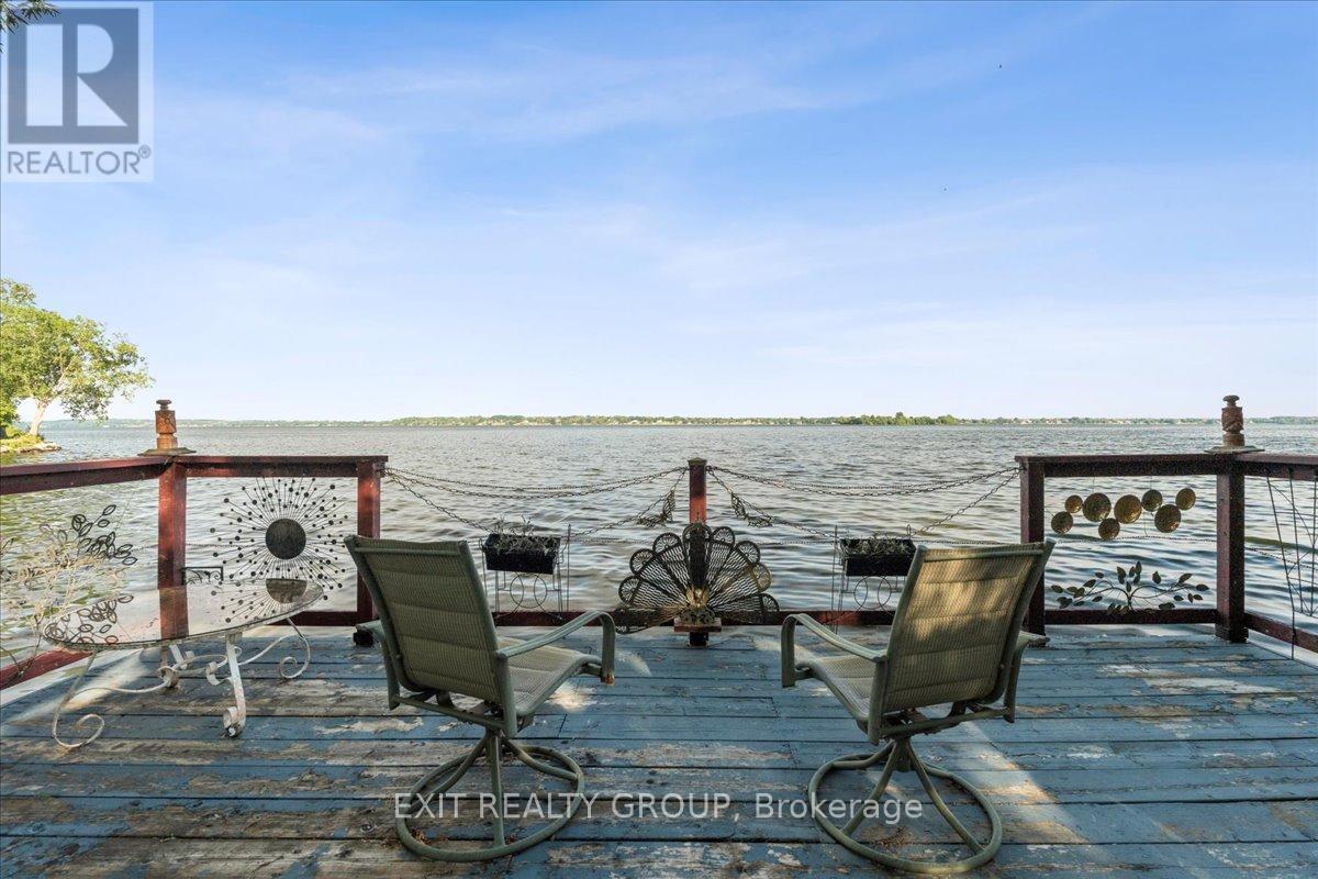 33 Carrying Place Rd, Quinte West, ON K8V 3E6