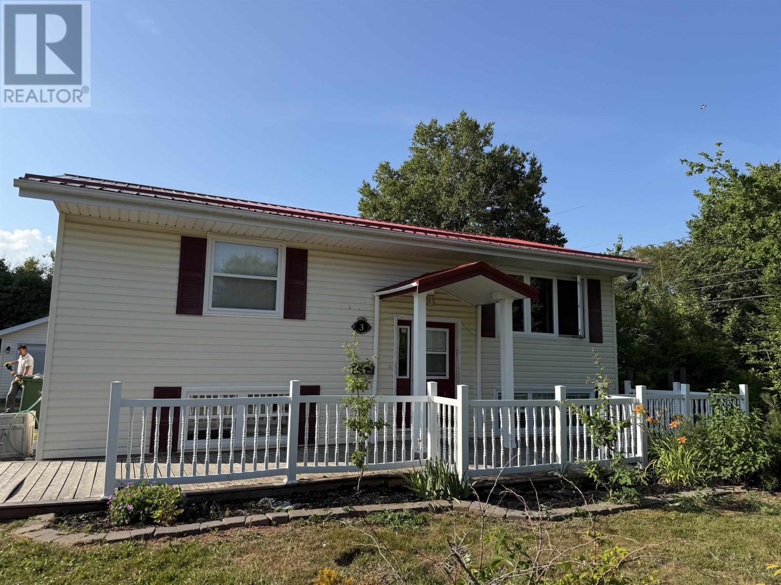 3 Hunt Ave, Charlottetown, PE C1A 2Z6