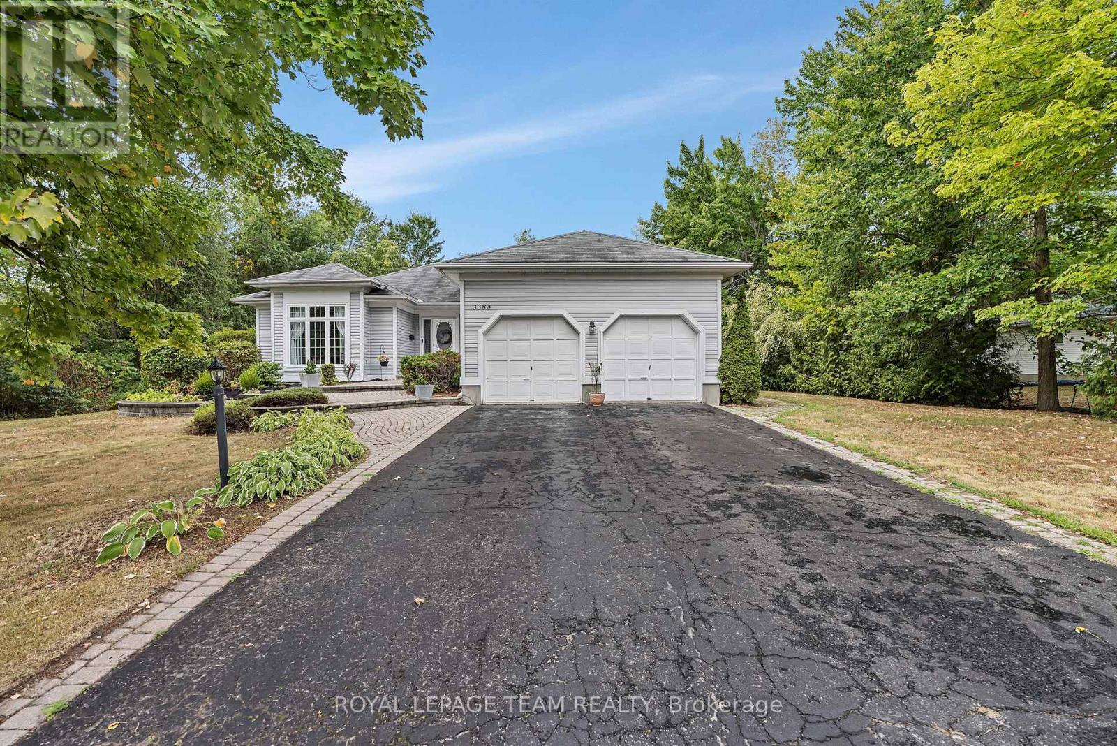 3384 Bramble Ln, Ottawa, ON K0A 2W0