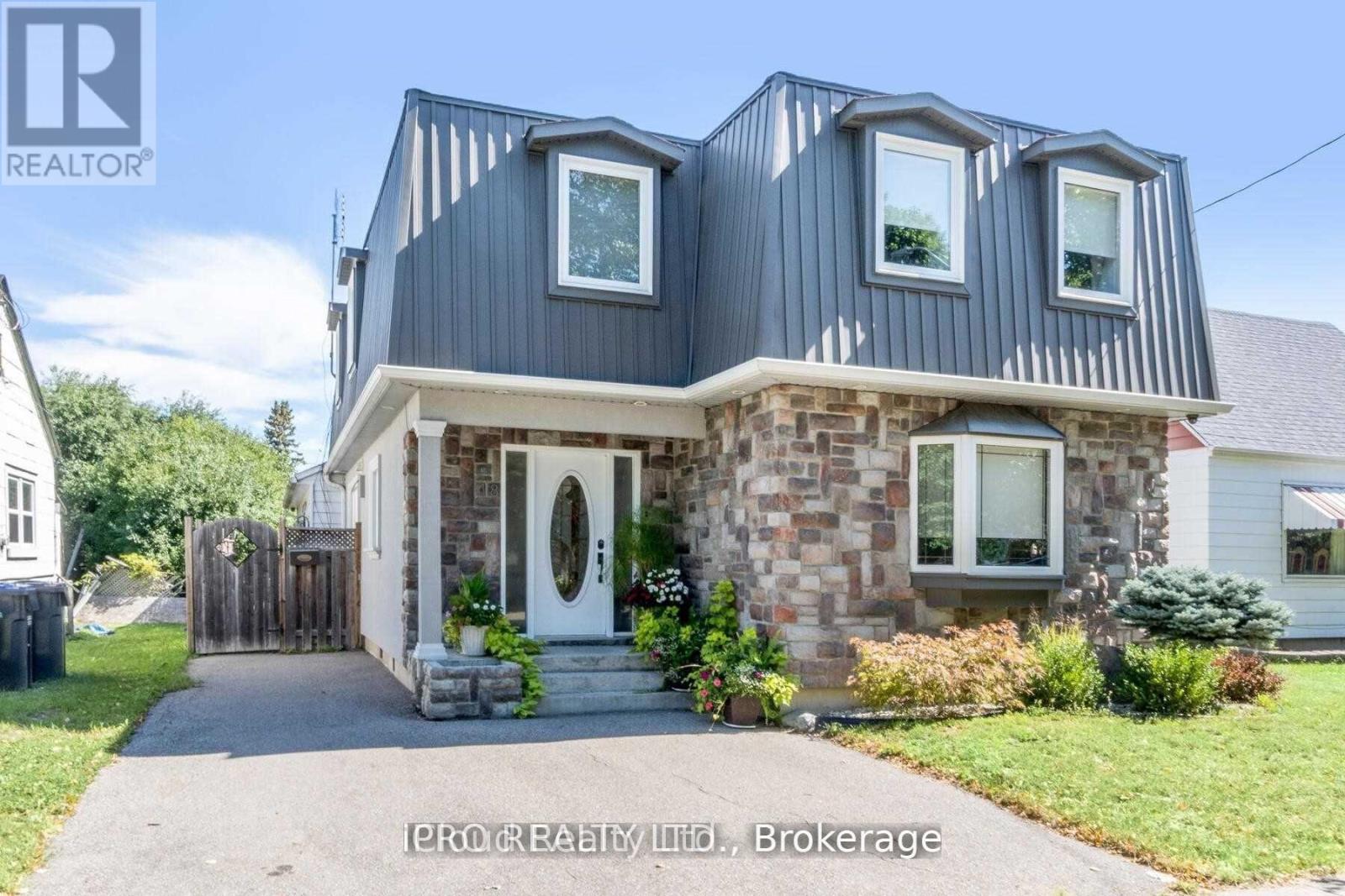 18 Sunset Blvd, Brampton, ON L6X 1W8