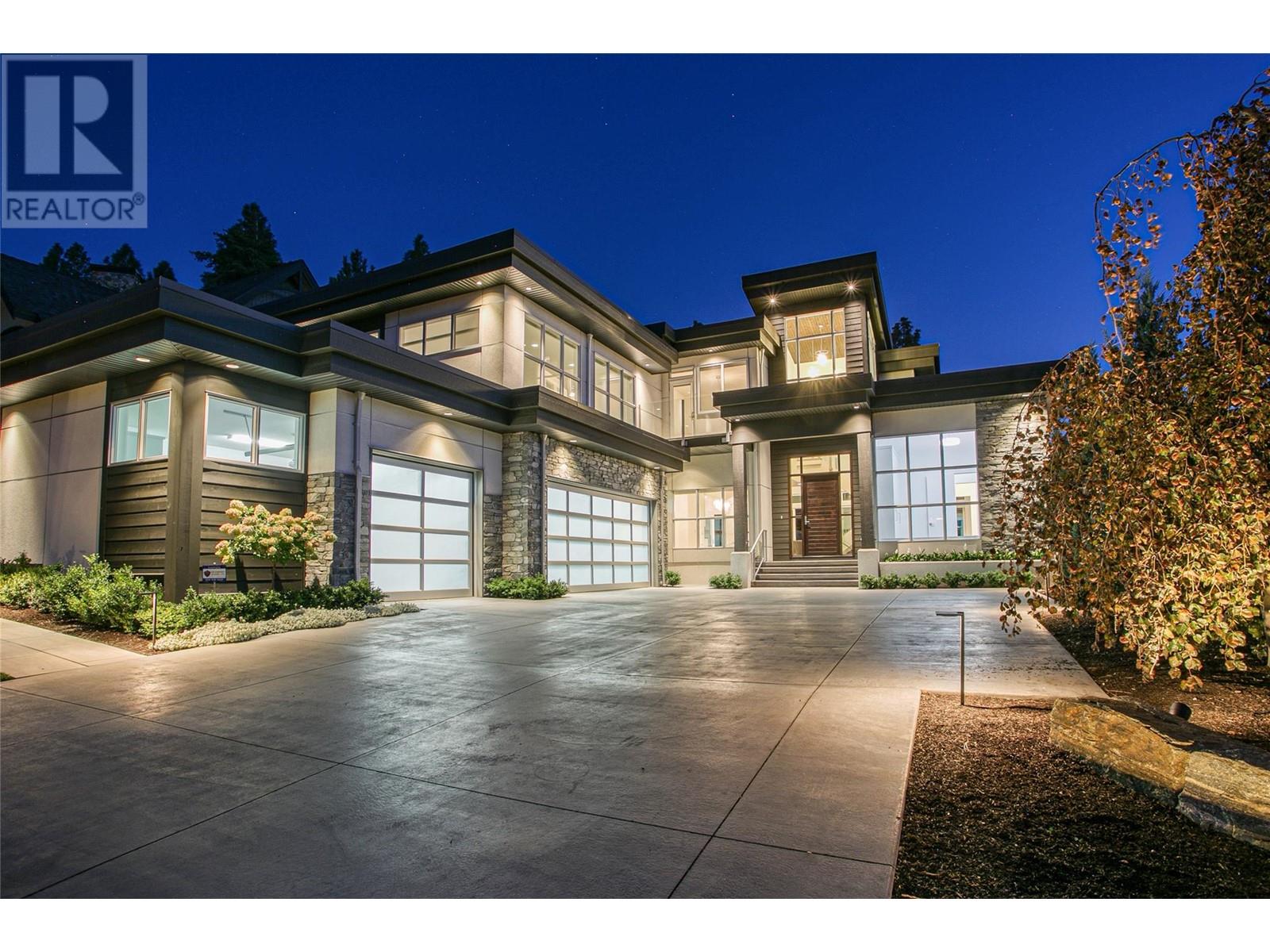 1049 Westpoint Dr, Kelowna, BC V1W 4Z9