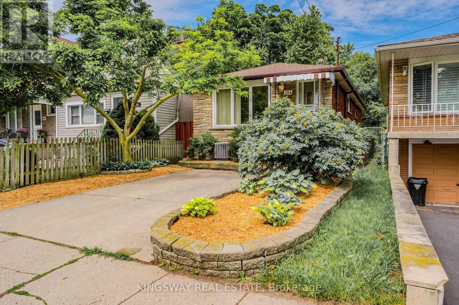 164 E 23rd St, Hamilton, ON L8V 2X1