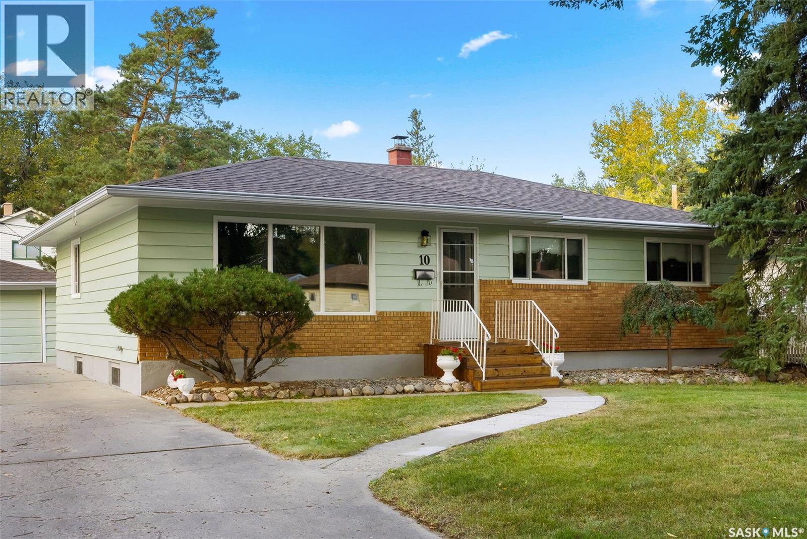 10 Dunning Cres, Regina, SK S4S 3W1