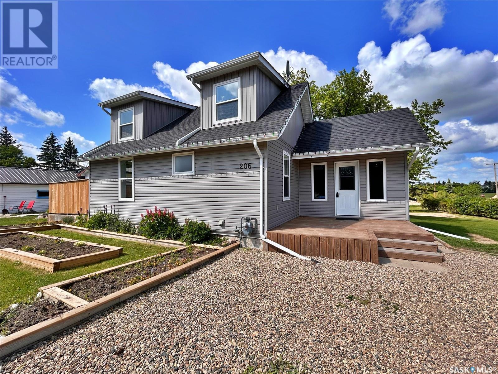 206 1 Street, Wawota, SK S0G 5A0