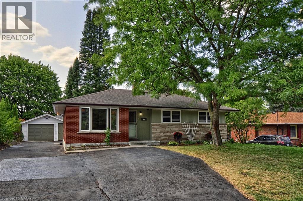 8 Heather Ave, Cambridge, ON N3C 1X1