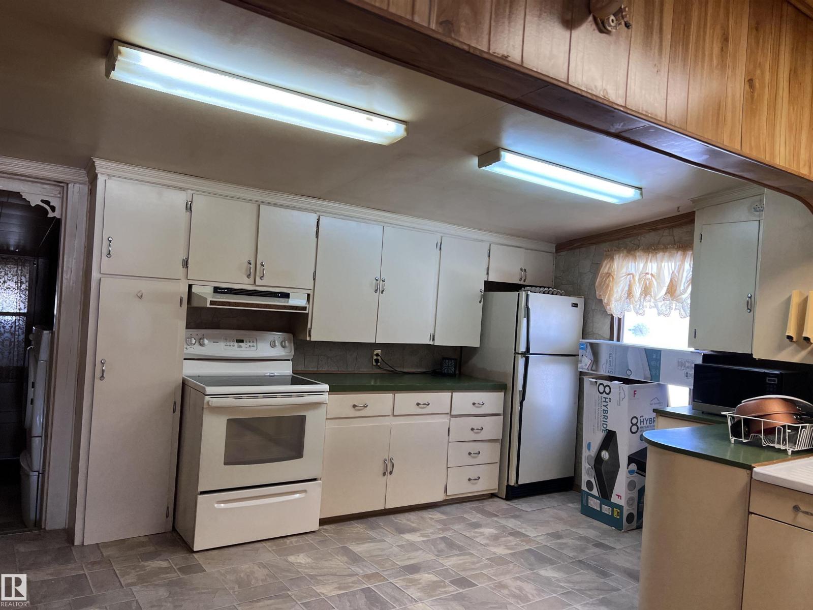 5208 51 Street, Strome, AB T0B 4H0