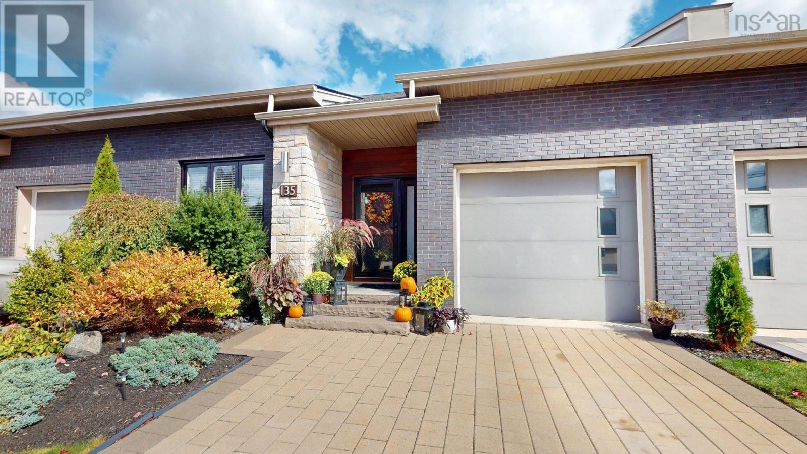 135 Bradford Pl, Bedford, NS B4B 0R7