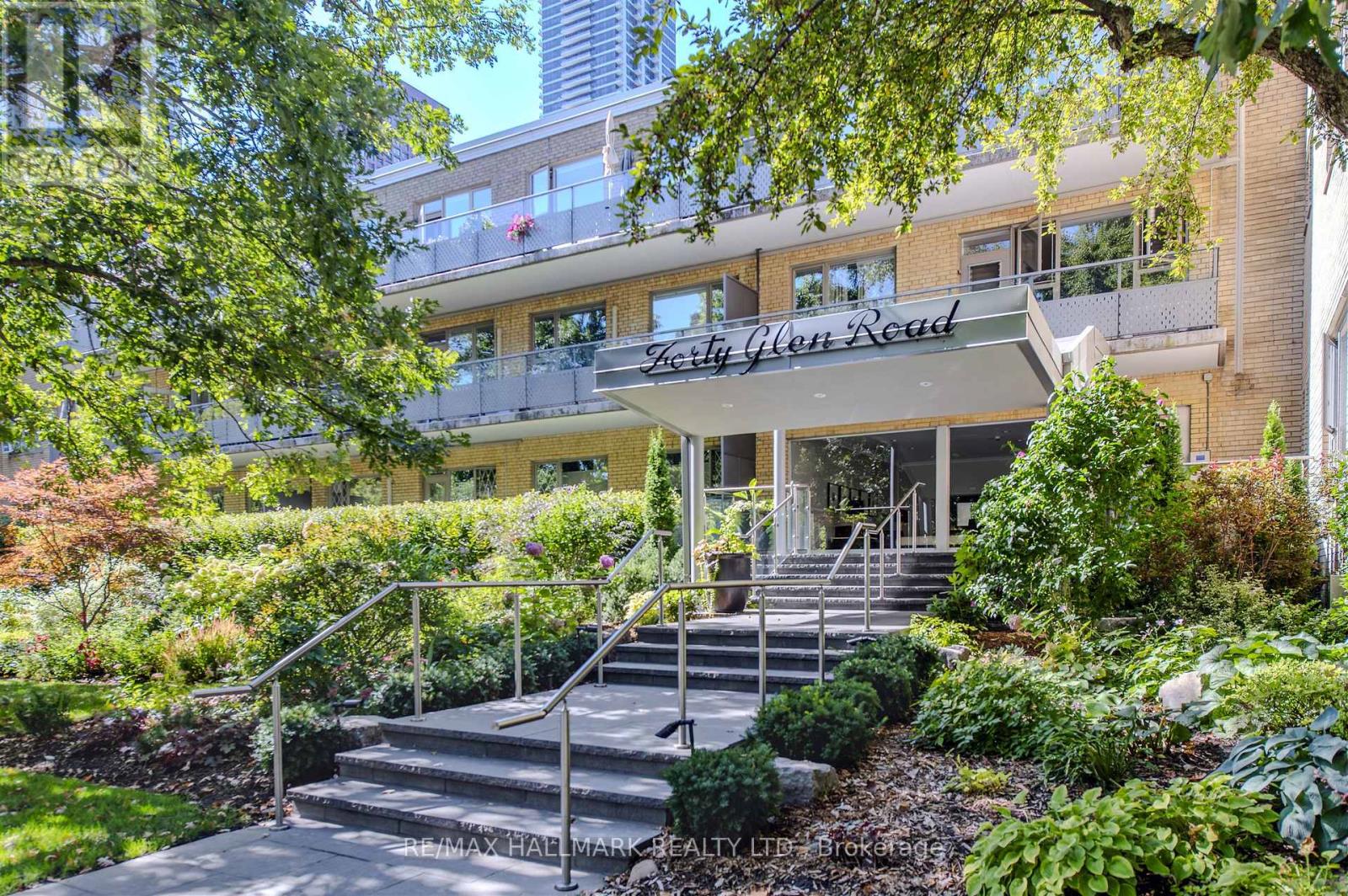 101 40 Glen Rd, Toronto, ON M4W 2V1