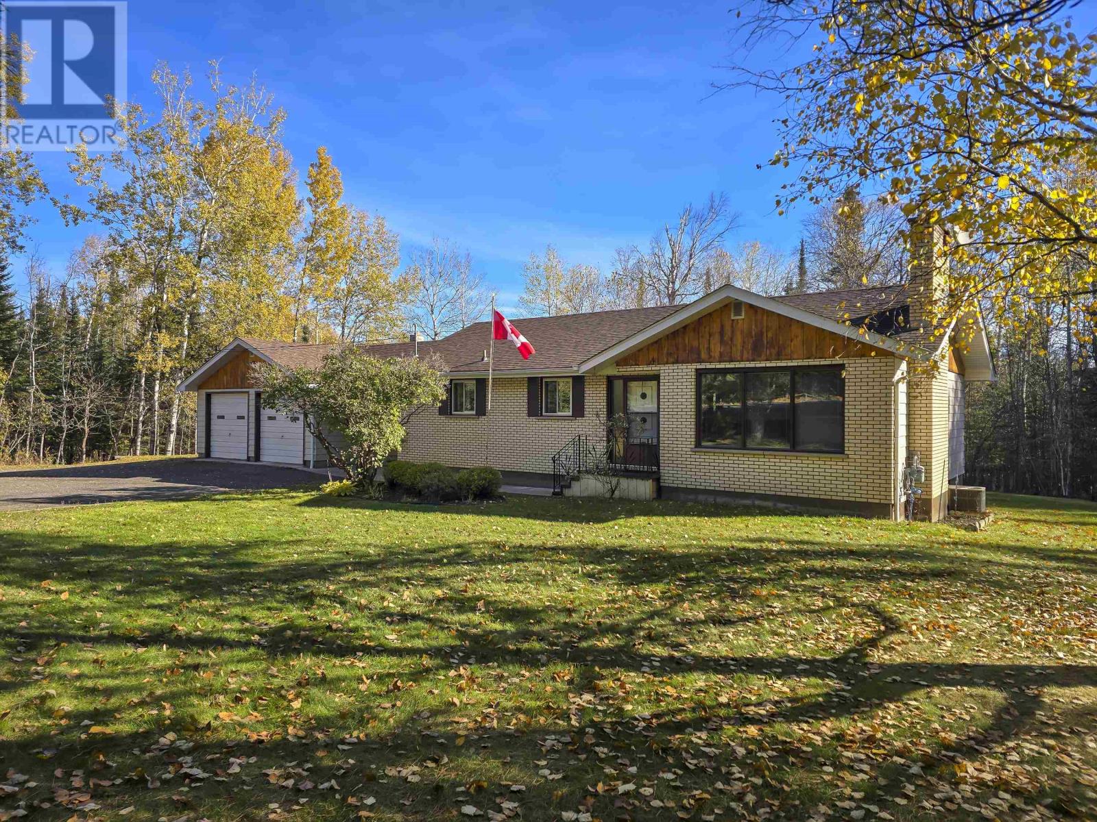 540 Hazelwood Dr, Thunder Bay, ON P7G 1Y4
