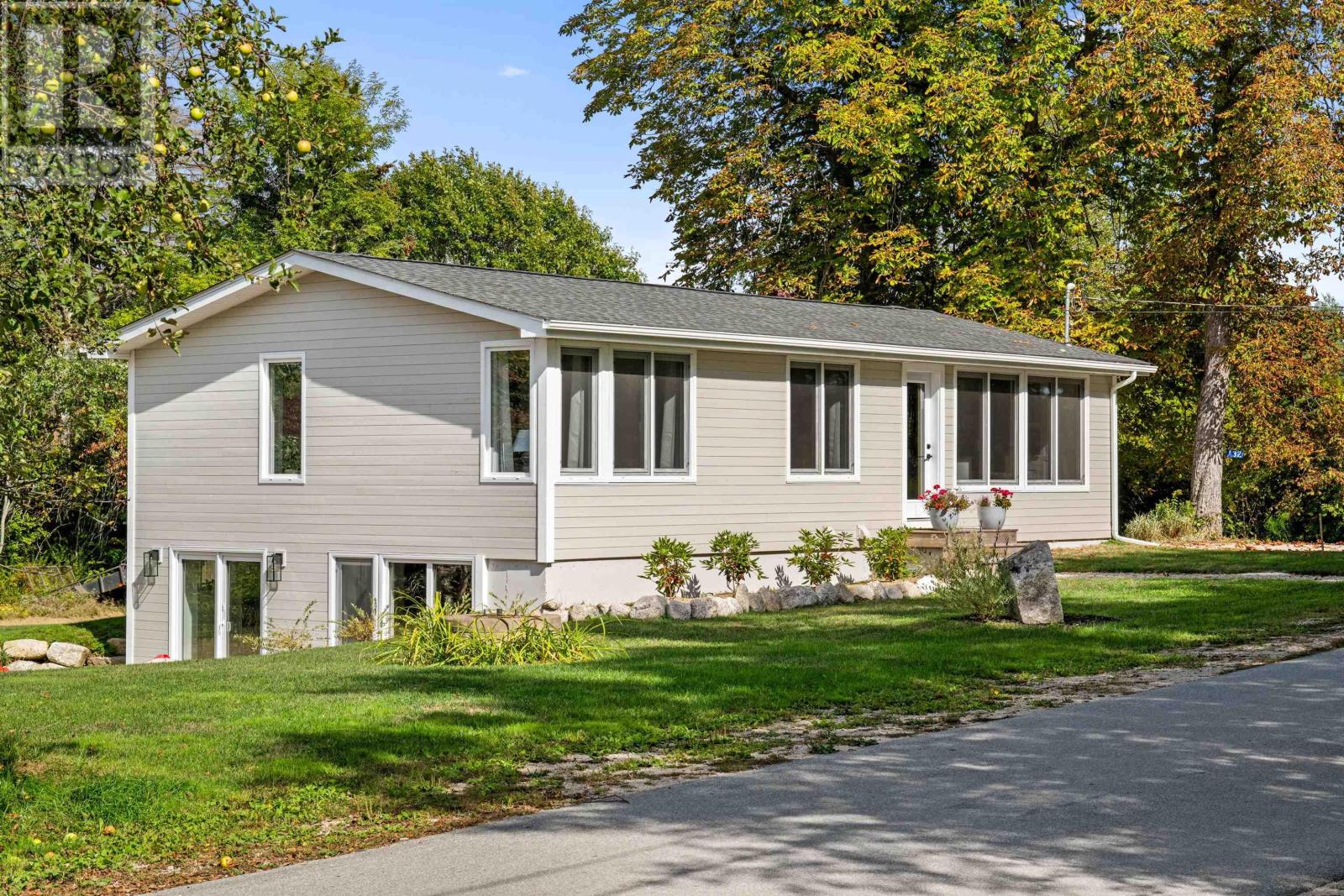 132 Regent St, Chester, NS B0J 1J0