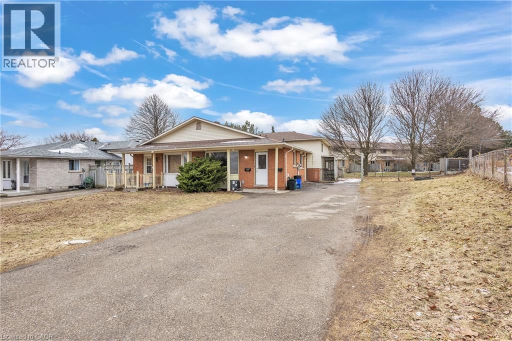 501 Kingscourt Drive Unit B, Waterloo, ON N2K 2X9