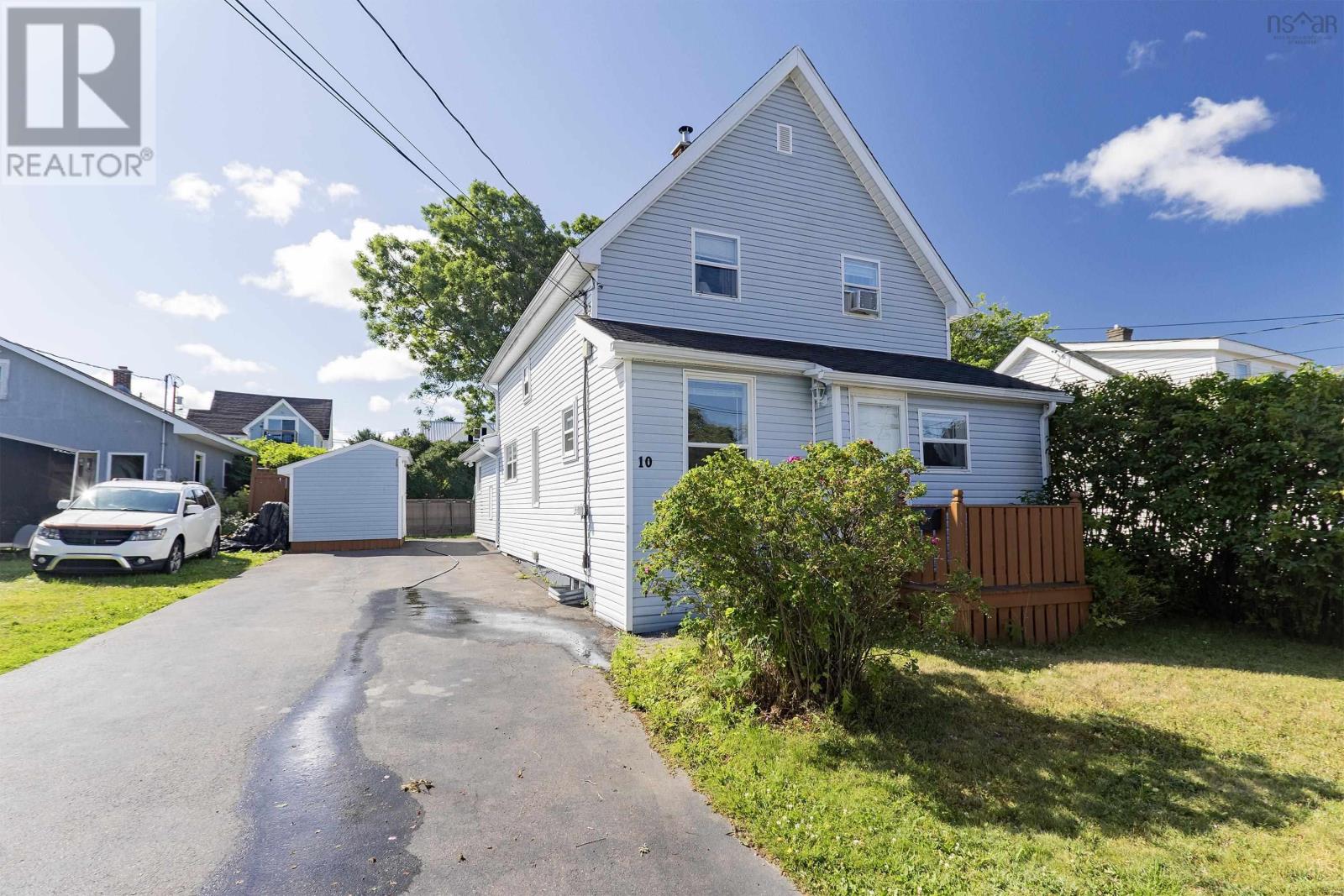 10 Minto St, Amherst, NS B4H 1H2