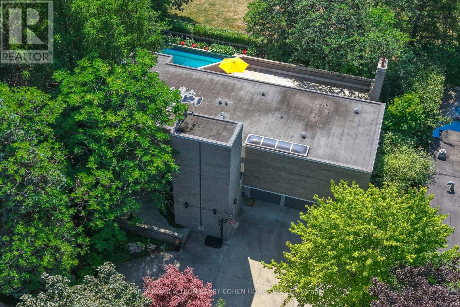 10 Penwood Cres, Toronto, ON M2L 1E1