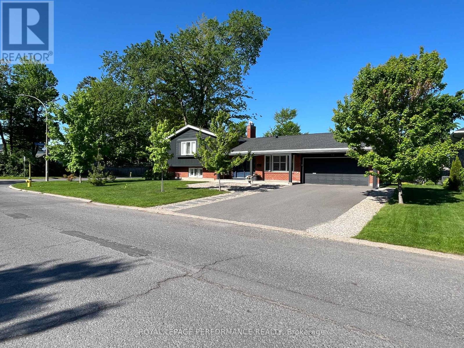 14 Riverbrook Rd, Ottawa, ON K2H 7W6