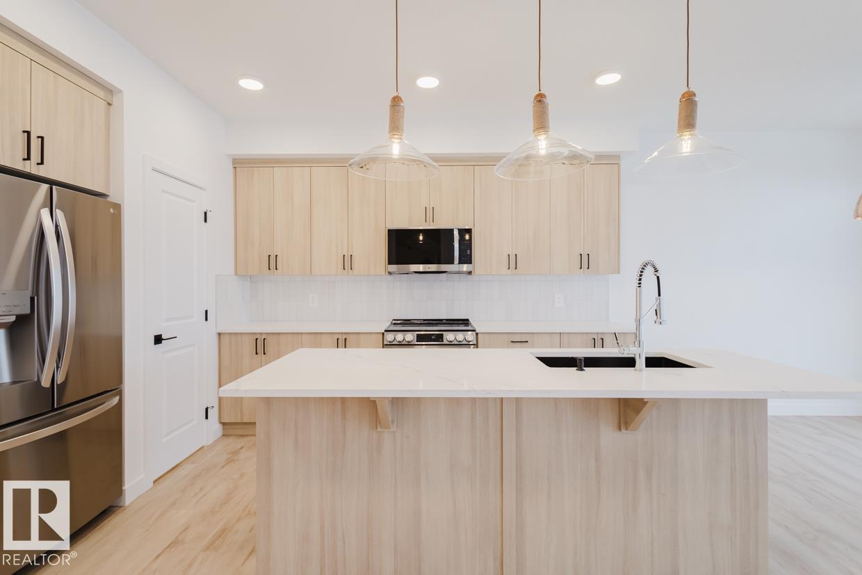 2130 Crossbill Ln NW, Edmonton, AB T5S 0W3