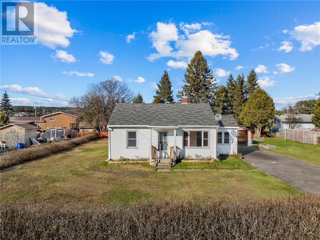 10 Richard Ct, Dowling, ON P0M 1R0