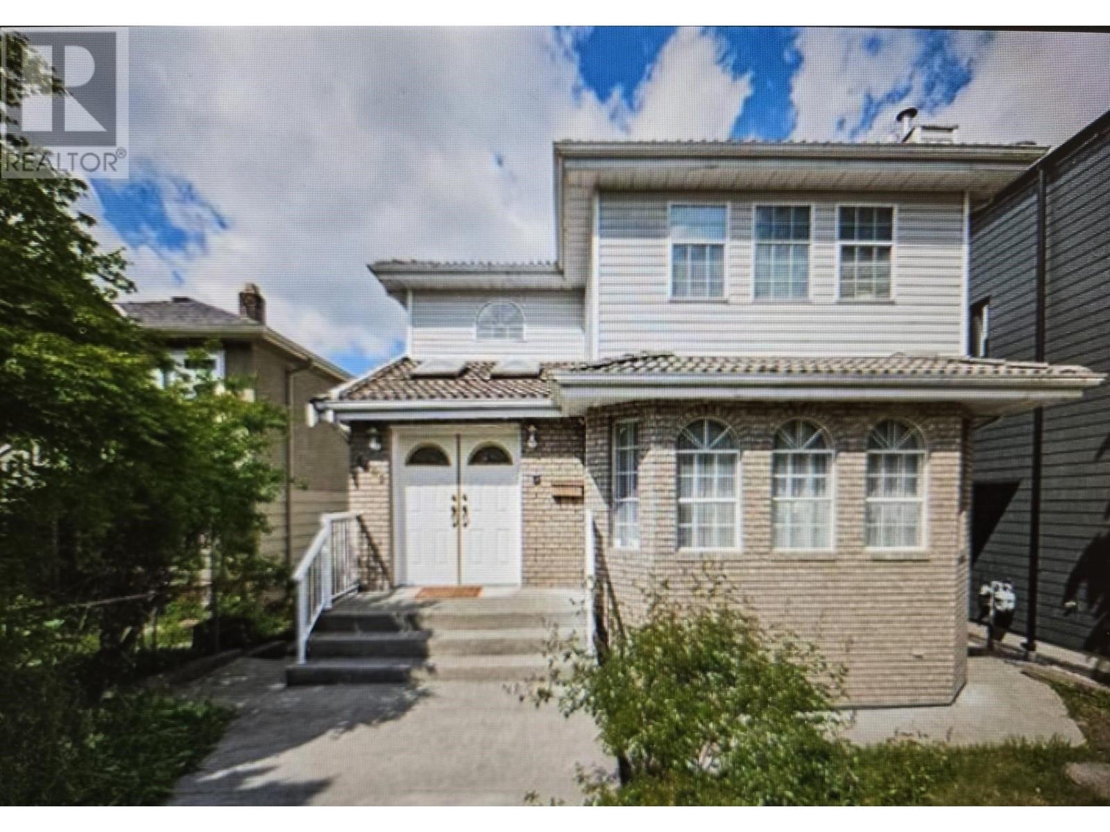 5009 St Catherines St, Vancouver, BC V5W 3E9