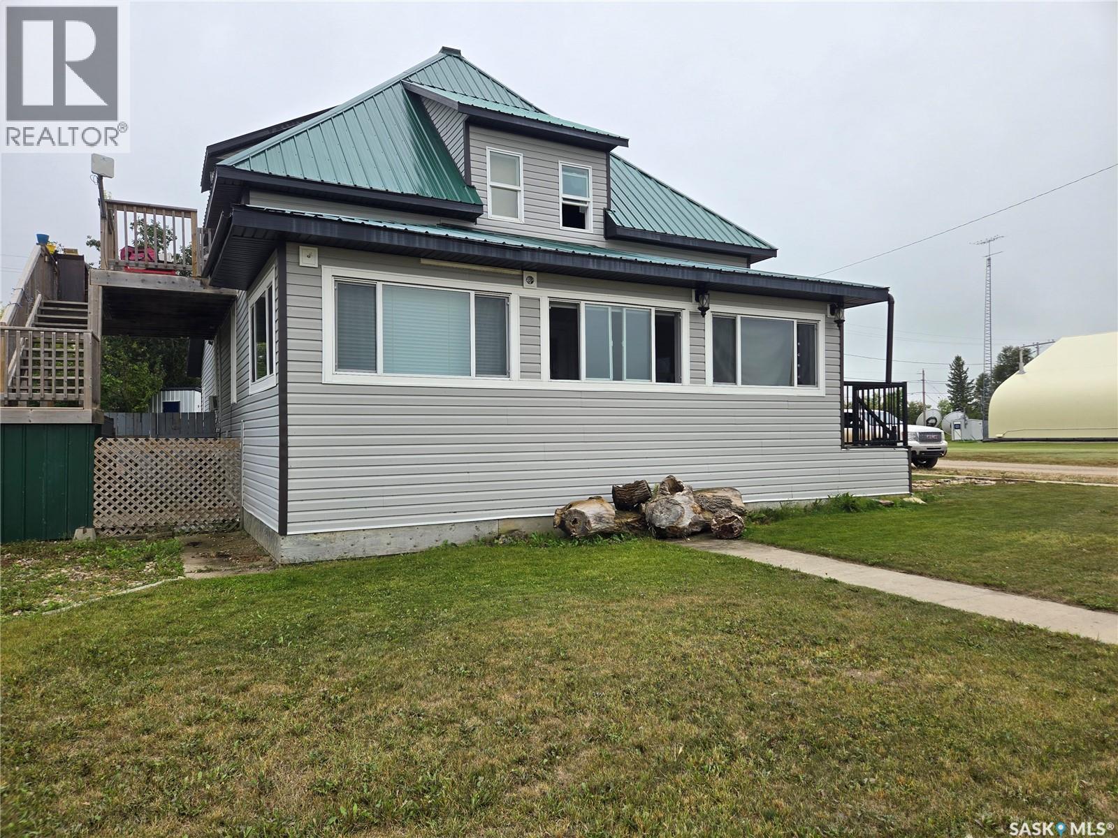707 Railway Ave, Neudorf, SK S0A 2T0