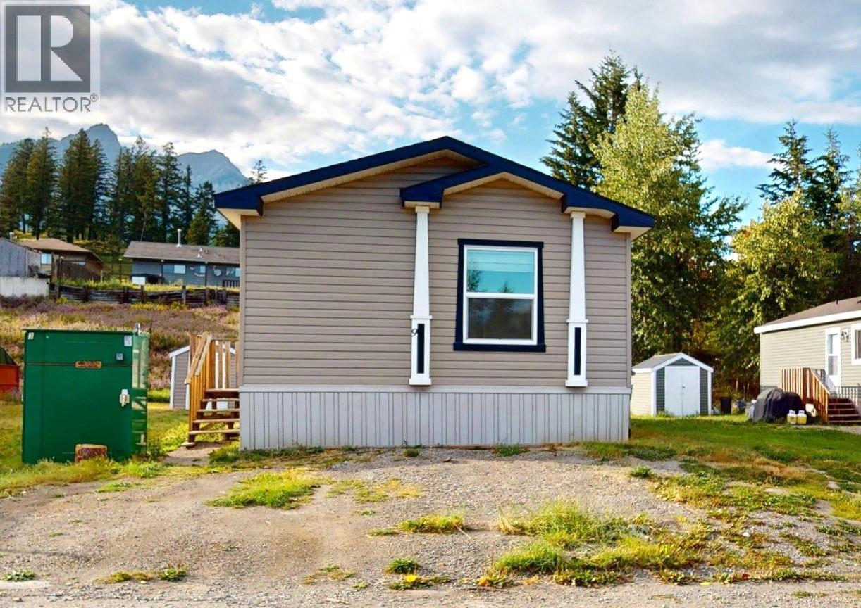 9 Wilderness Heights Dr, Elkford, BC V0B 1H0