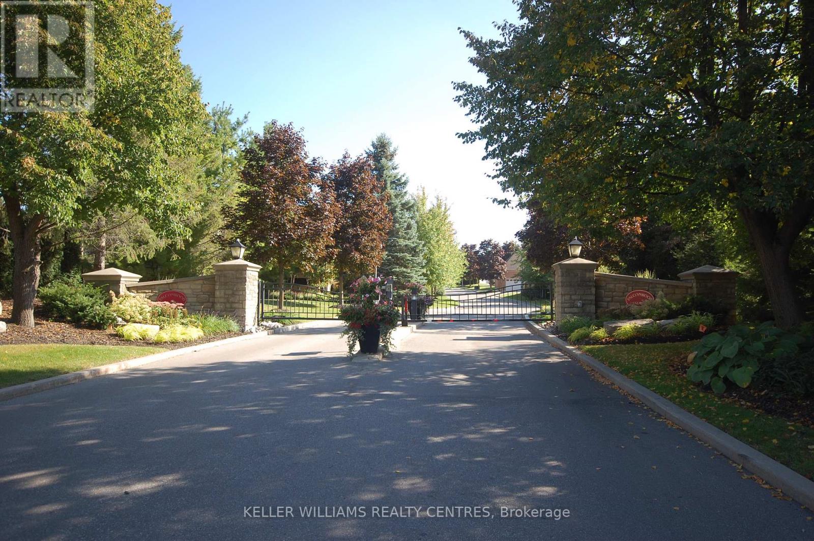 16 470 Falconwood Holw W, Aurora, ON L4G 7M1