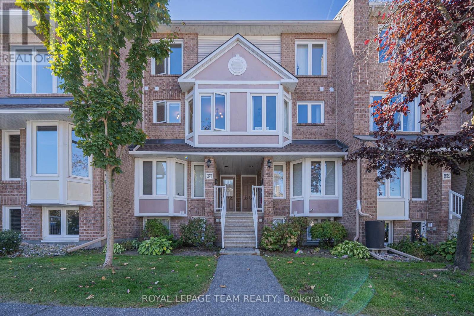 1650 Locksley Ln, Ottawa, ON K1J 1B6