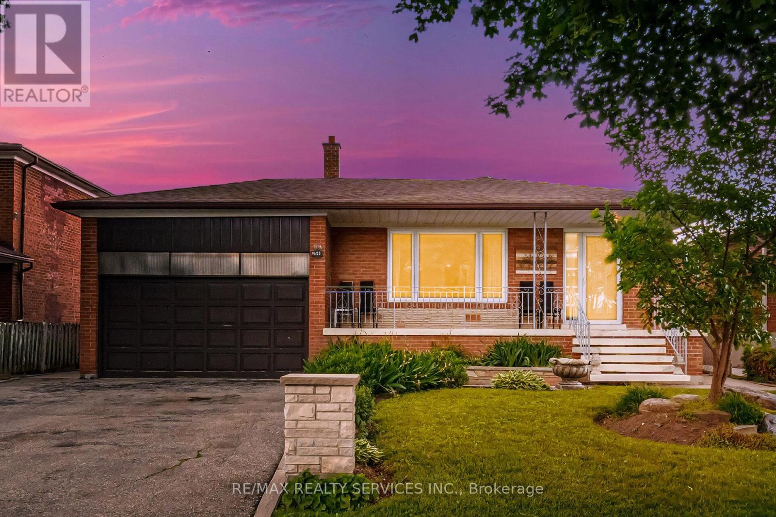 7541 Darcel Ave, Mississauga, ON L4T 2X6