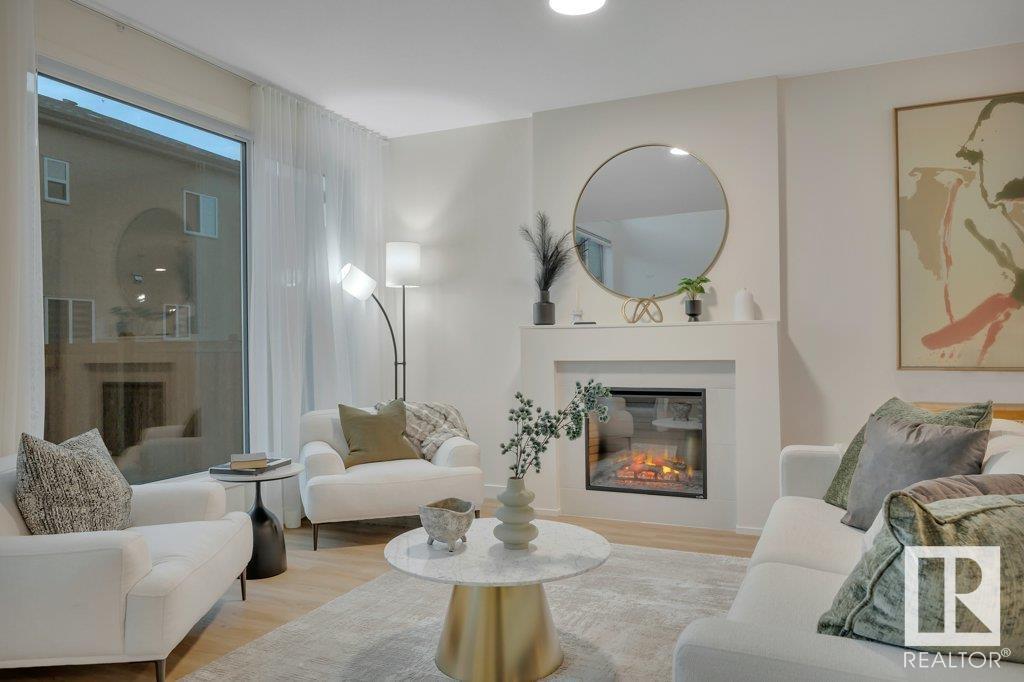 100 St Nw Unit 17371, Edmonton, AB T5X 4E1