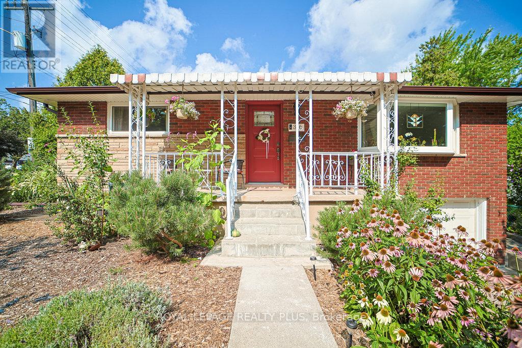 316 Upper Paradise Rd, Hamilton, ON L9C 5C4