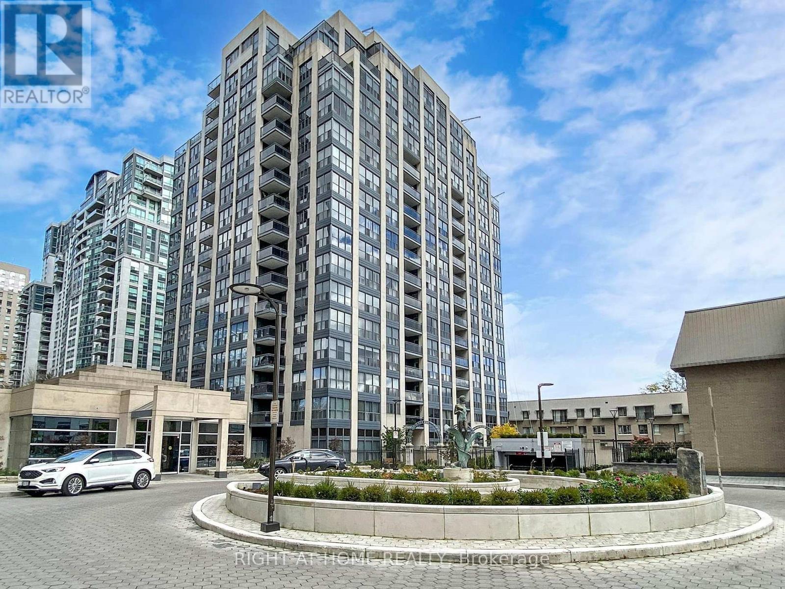 1205 28 Hollywood Ave, Toronto, ON M2N 6S4