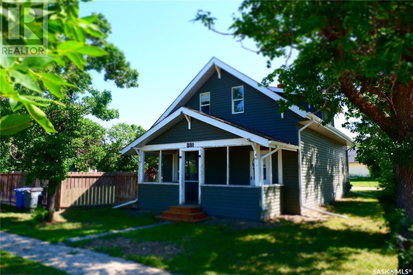 331 3rd Avenue West, Assiniboia, SK S0H 0B0
