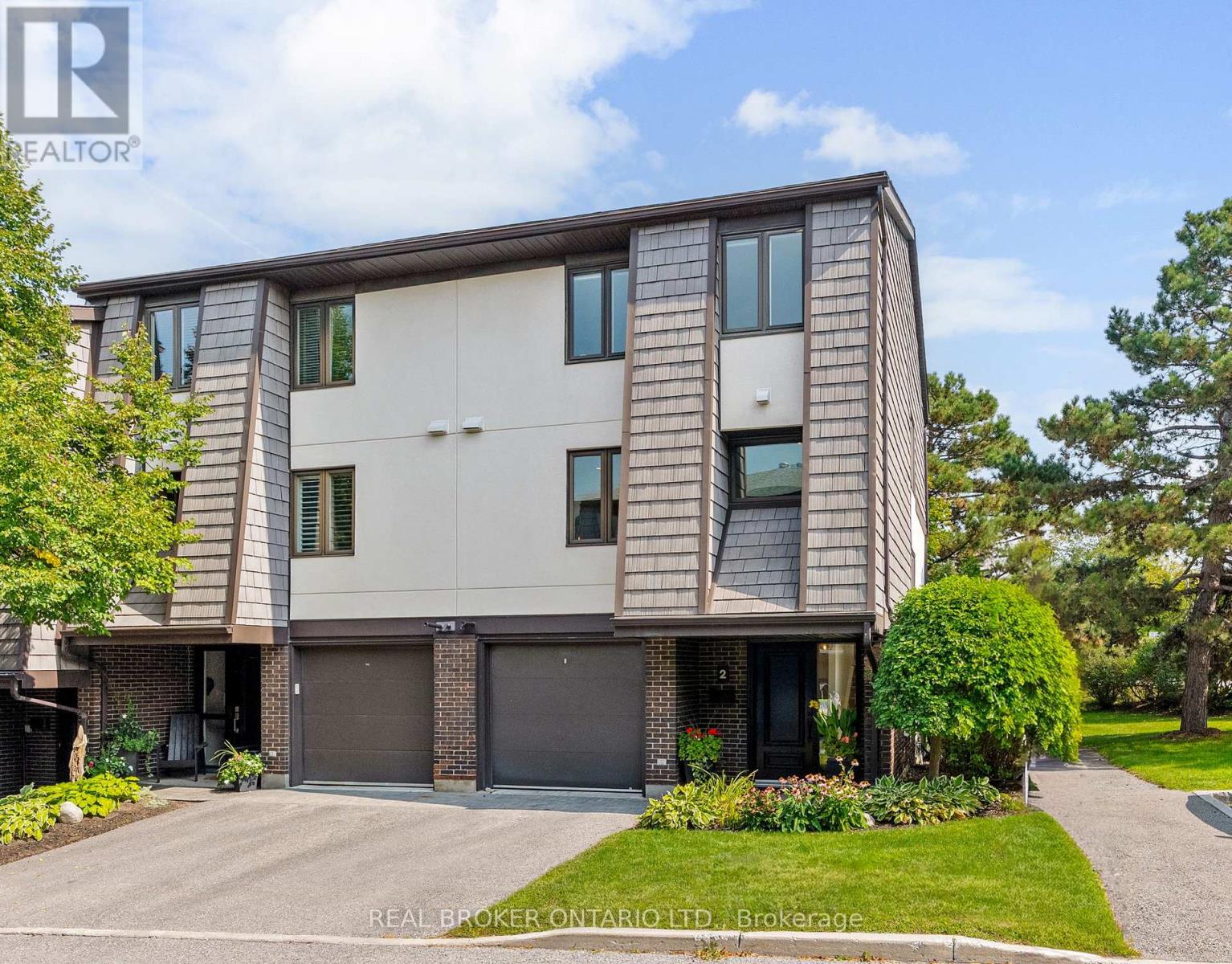 2 655 Richmond Rd, Ottawa, ON K2A 3Y3