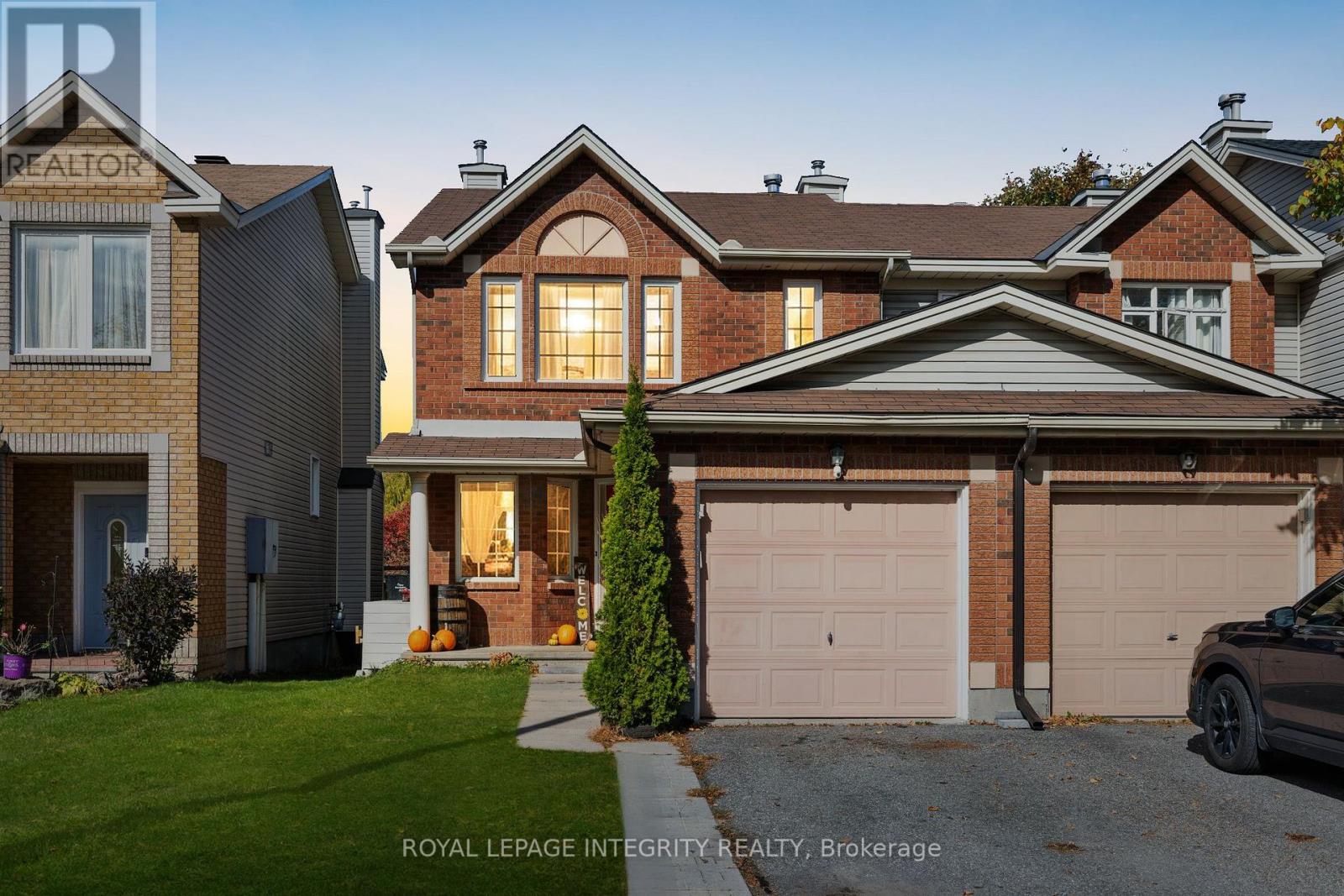 13 Banchory Cres, Ottawa, ON K2K 2V4