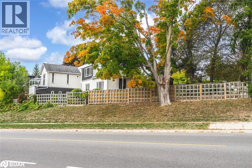 425 Codrington St, Barrie, ON L4M 1S9
