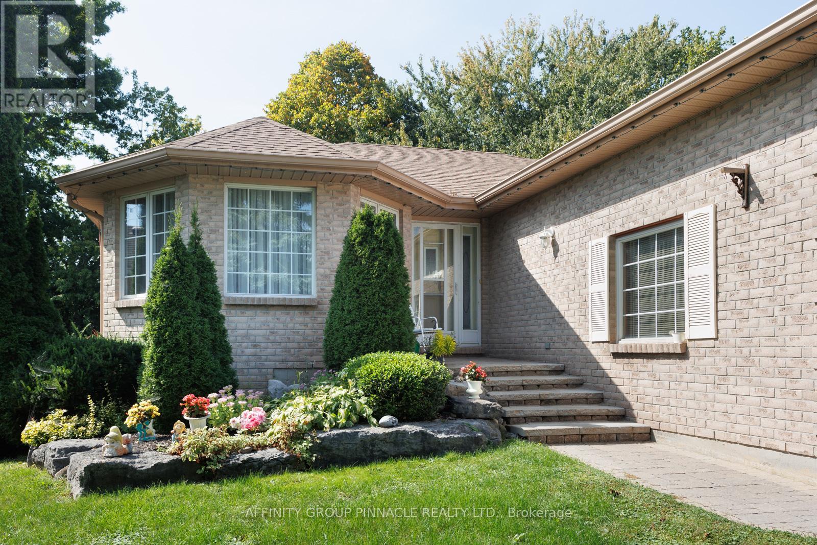 16 Hillview Dr, Kawartha Lakes, ON K0M 1A0