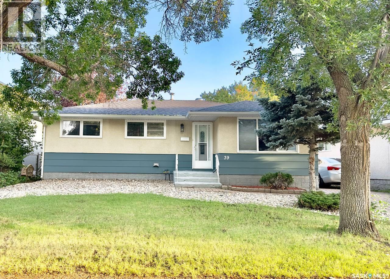 39 Fuhrmann Cres, Regina, SK S4R 5S4