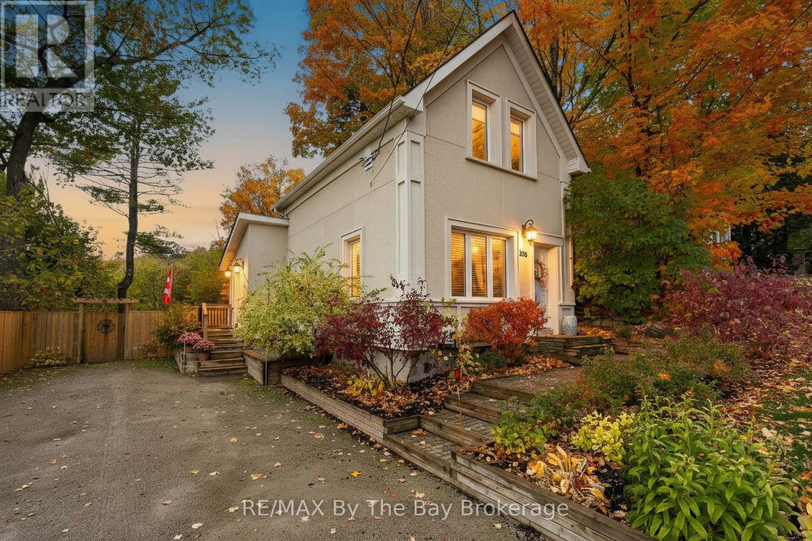 206 Centennial Dr, Midland, ON L4R 5J4