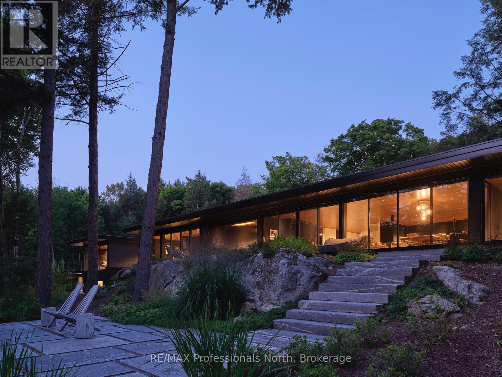 1298 Lipsy Lake Dr, Dysart Et Al Guilford, ON K0M 1S0