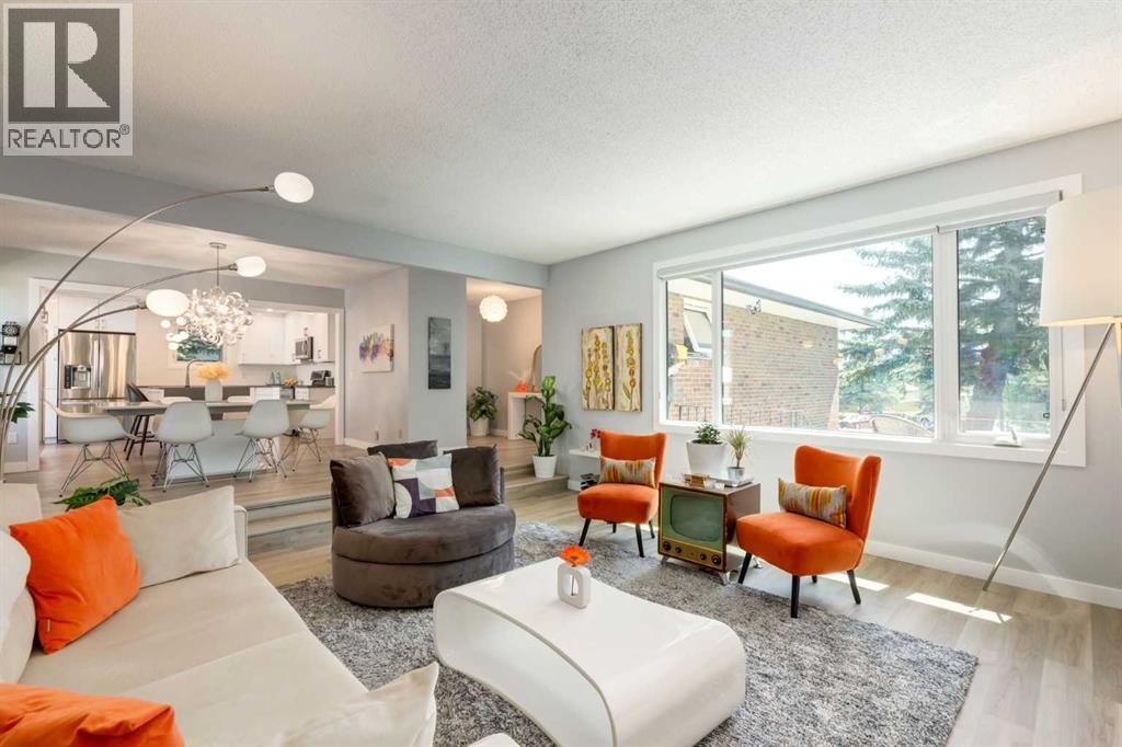 31 Silverstone Bay NW, Calgary, AB T3B 4Y8