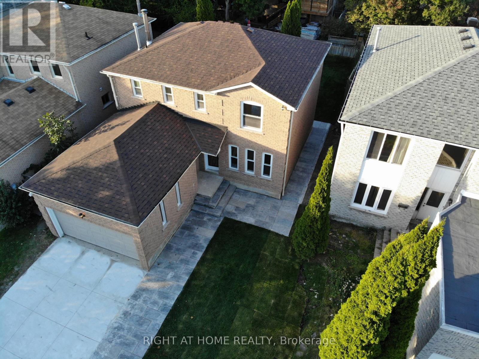 247 Hickling Trl, Barrie, ON L4M 5W9
