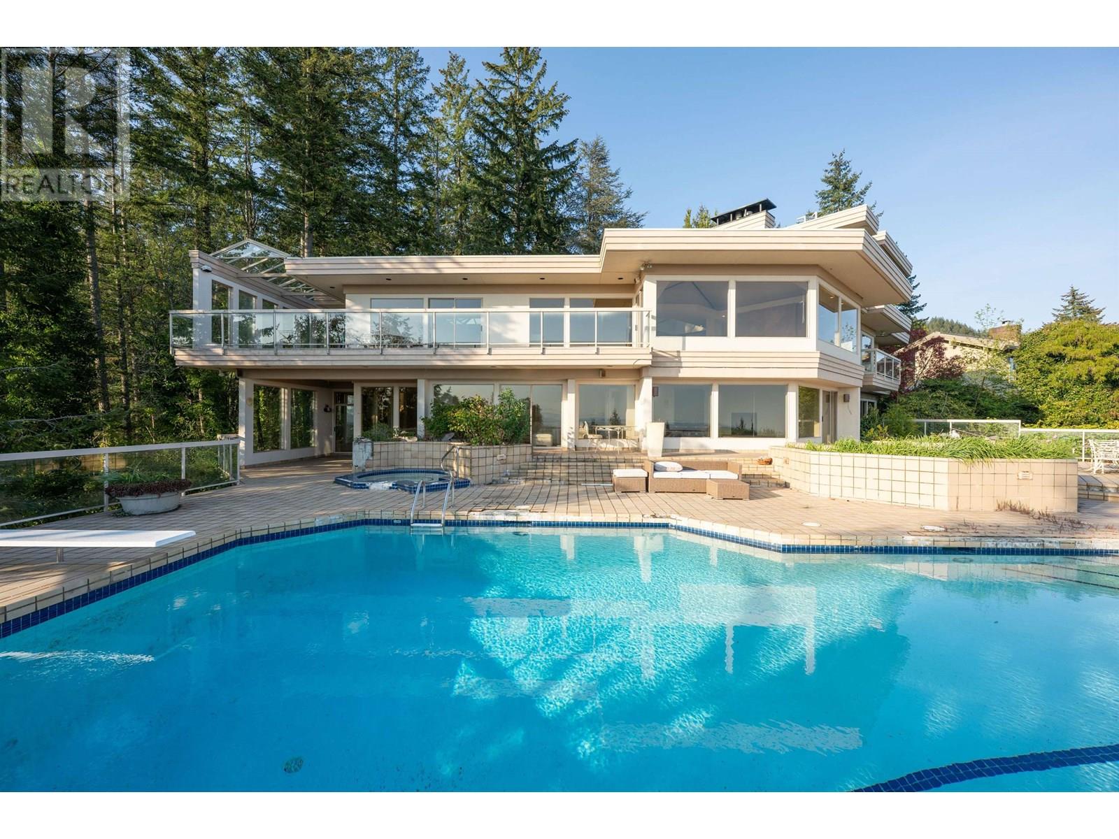 4060 Almondel Rd, West Vancouver, BC V7V 3L5