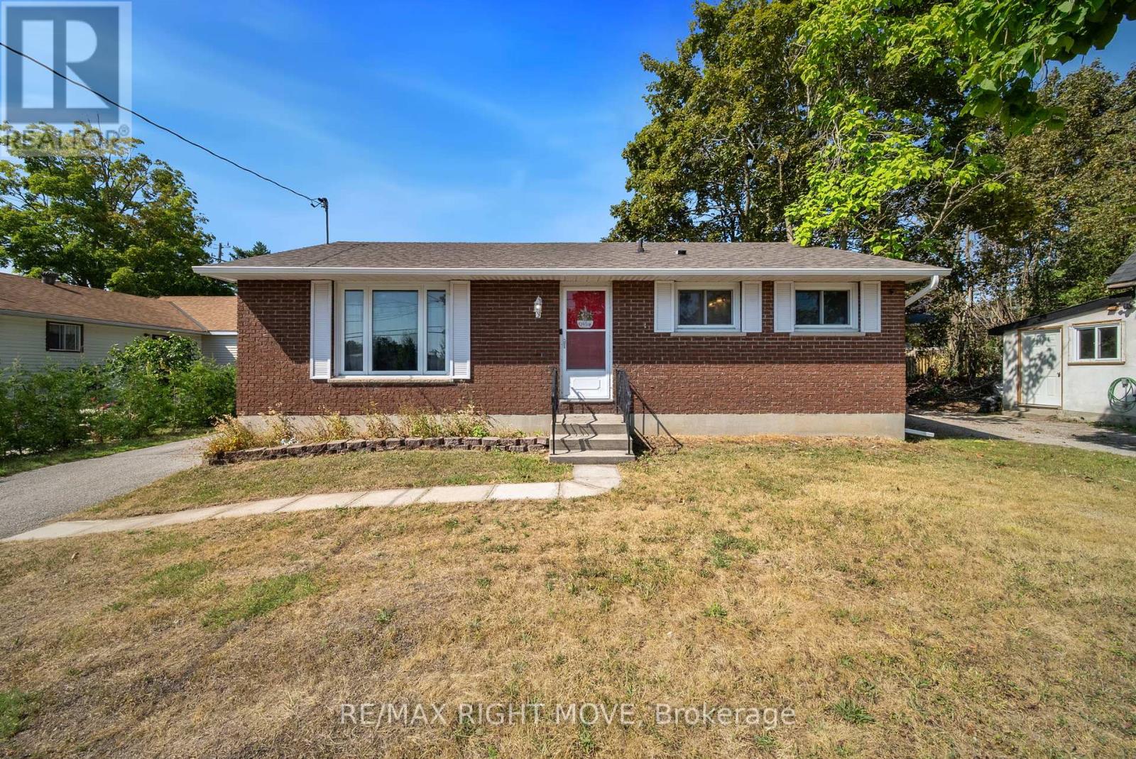 3 Westmount Dr N, Orillia, ON L3V 6B7