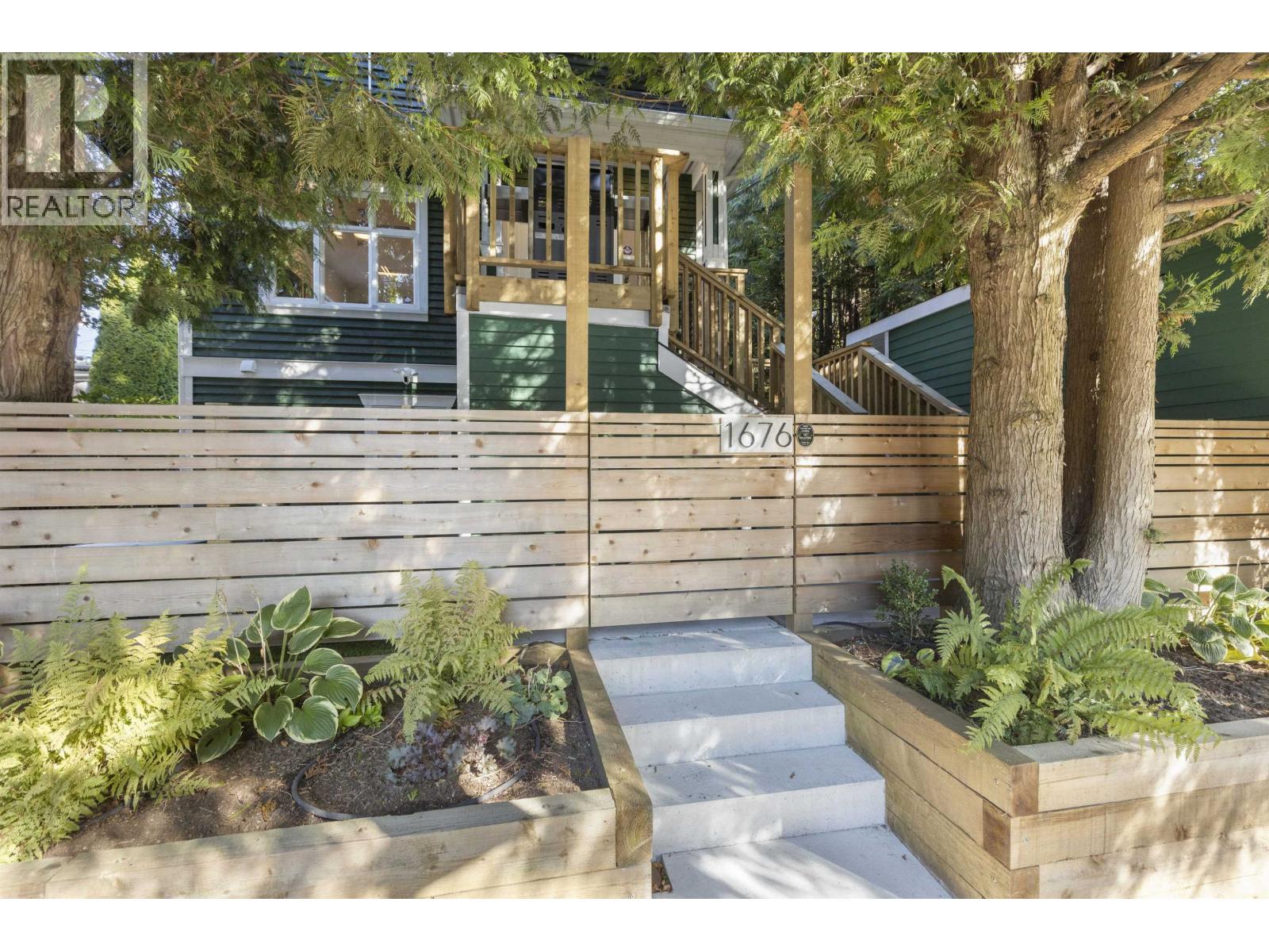 1676 Victoria Dr, Vancouver, BC V5L 4H3