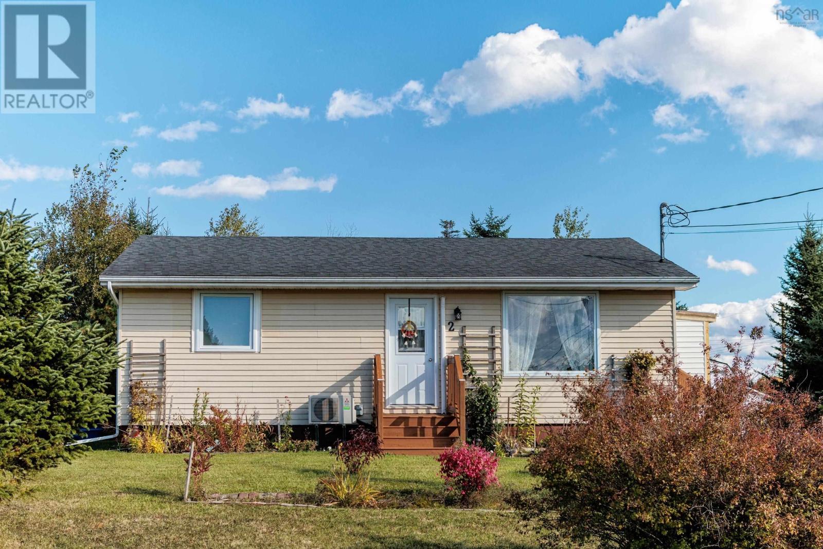 2 Menlow Ct, North River, NS B6L 6L9