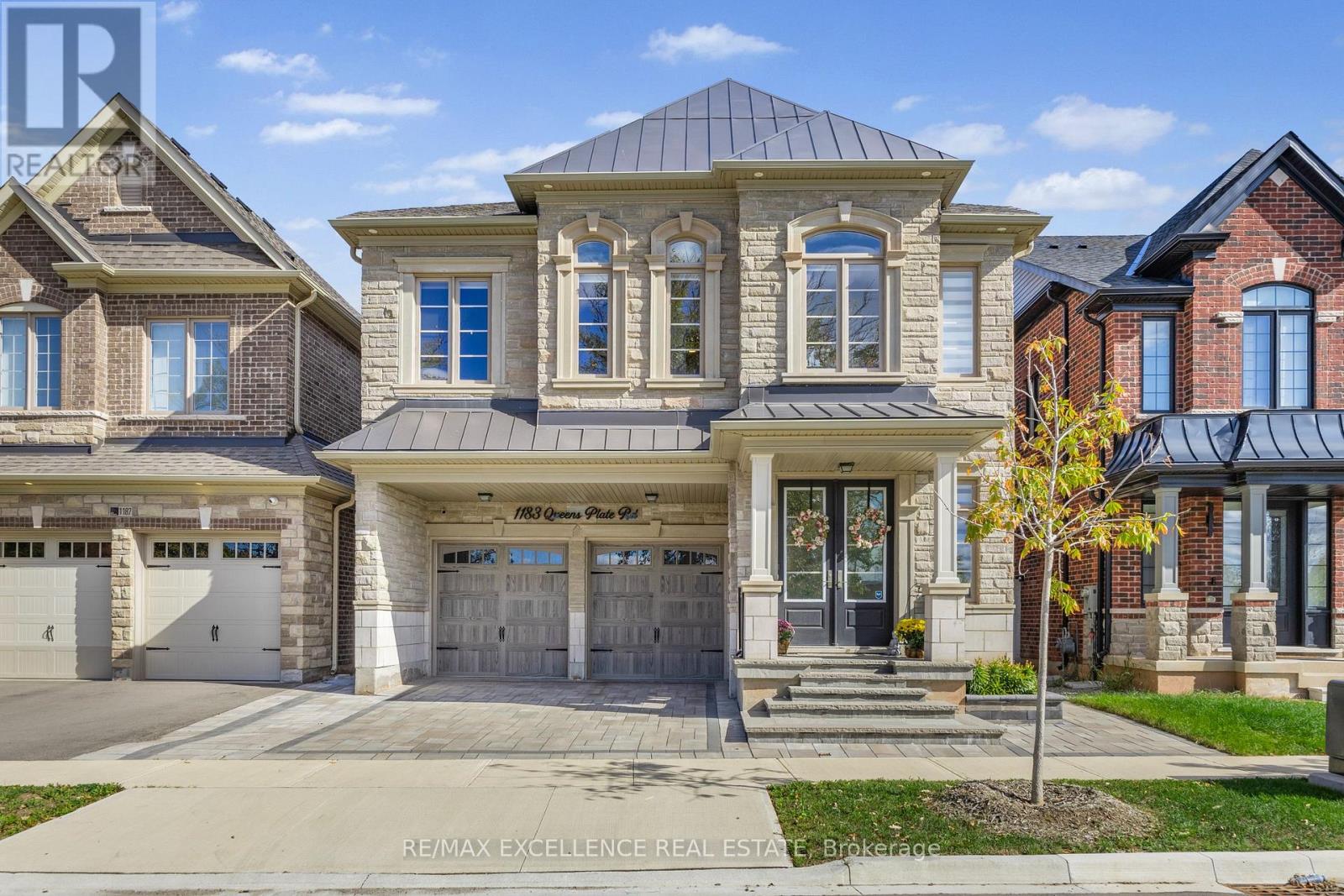 1183 Queens Plate Rd W, Oakville, ON L6M 5M4