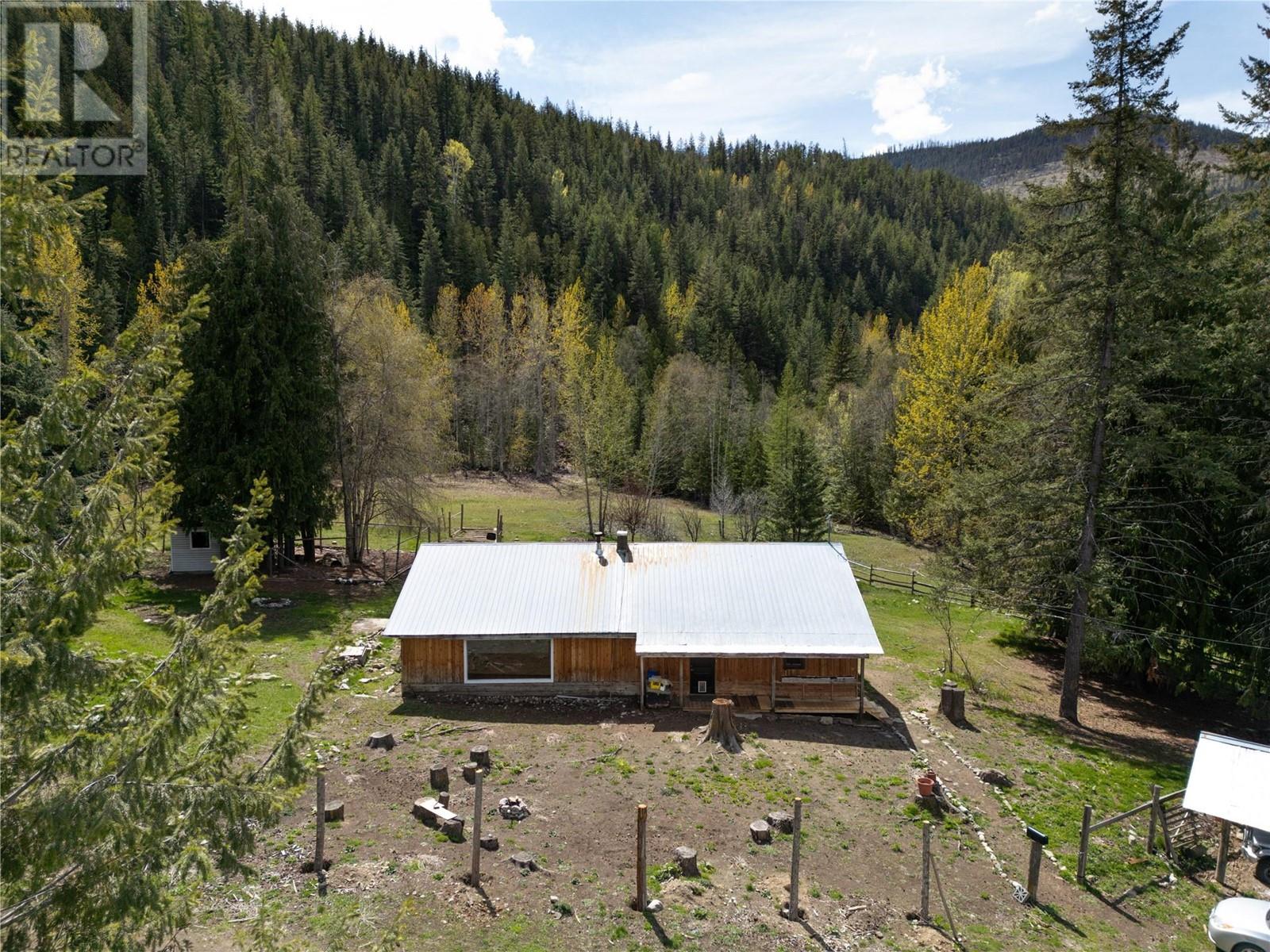 1538 Creighton Valley Rd, Lumby, BC V0E 2G1