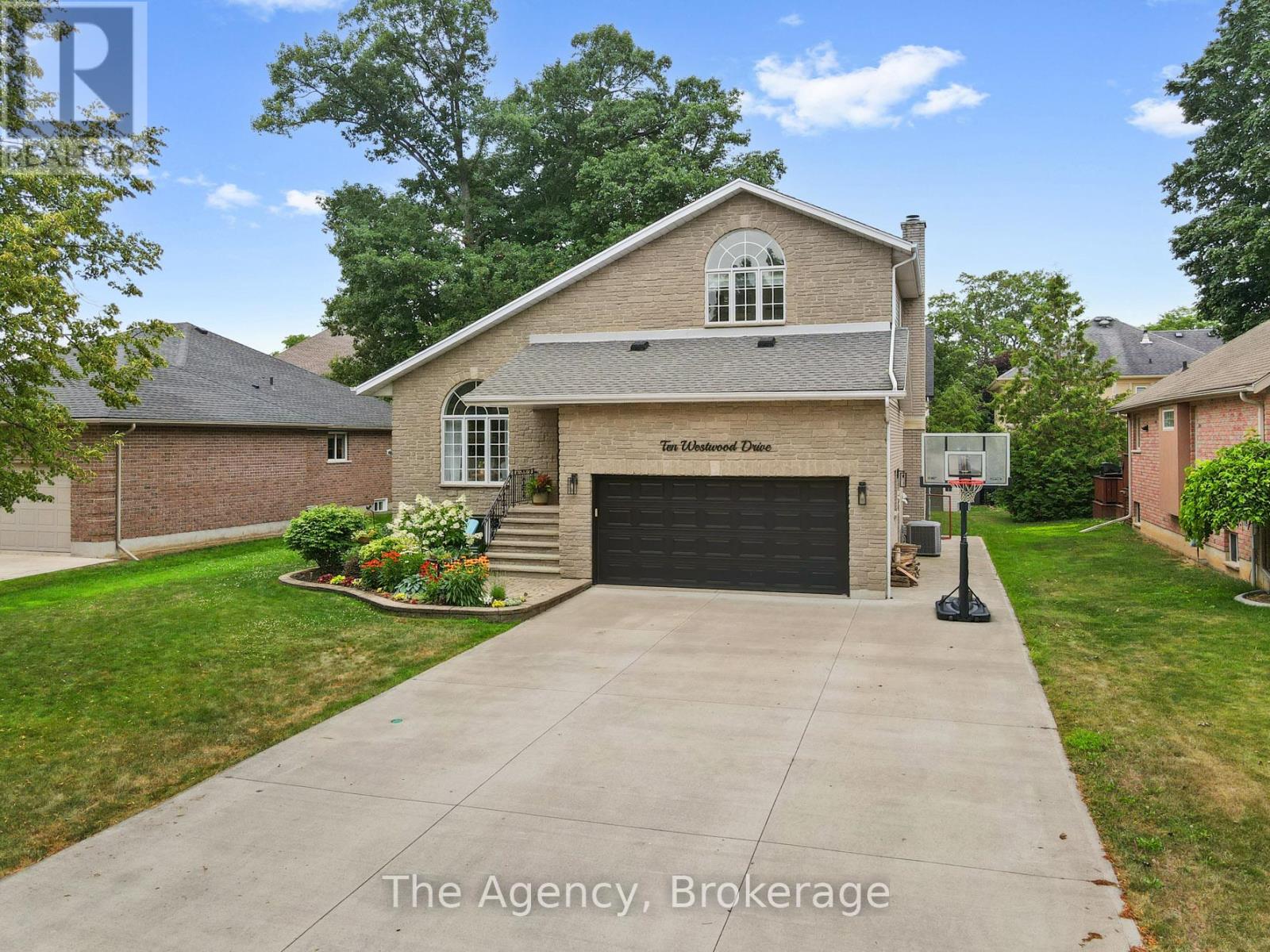 10 Westwood Dr, Port Colborne, ON L3K 6B8