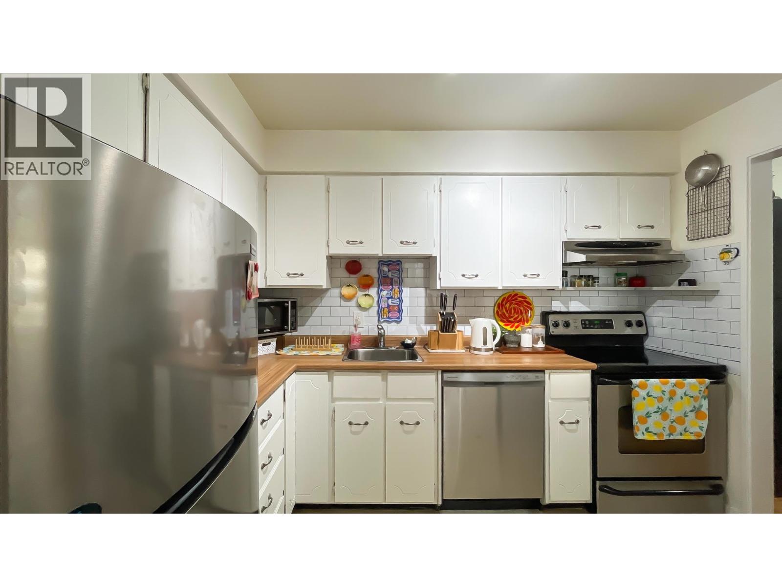 327 Ninth Street Unit 207, New Westminster, BC V3M 3V8
